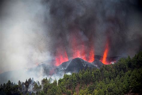 Volcanic Eruption Continues In Canary Islands Iha News