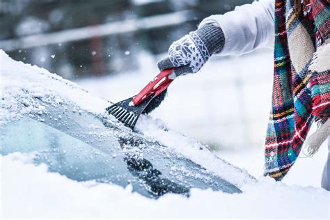 Tips For How To Remove Ice From Your Windshield