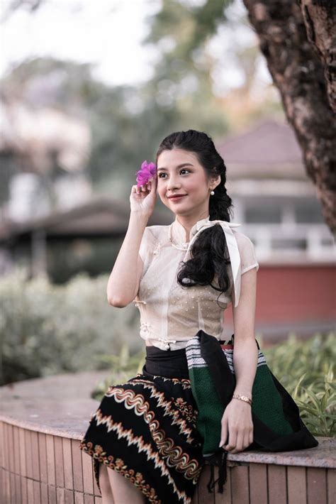 Pin By Kantkaw On Burmese Outfits Myanmar Dress Design Burmese