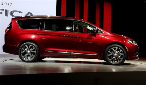 Chryslers New Pacifica Minivan Scores On Fuel Economy