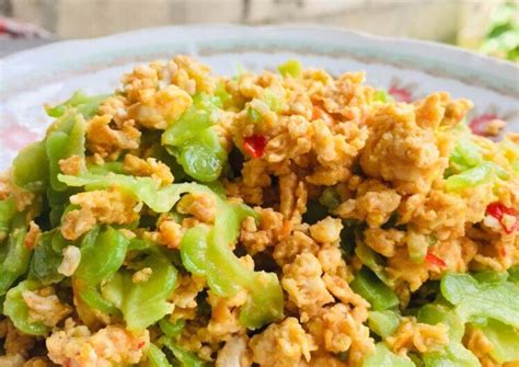 Panaskan minyak/butter/margarin di atas wajan. Resep Orak arik pare telur no pahit oleh she_kitchen's ...