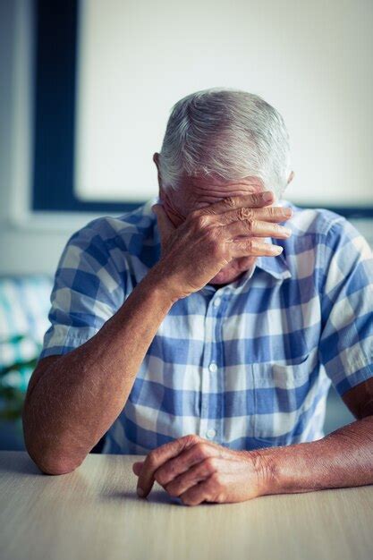 Premium Photo Senior Man Suffering From Headache