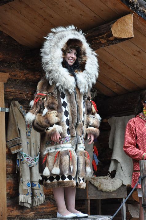 Fur Coat In The Native Alaskan Style Vestidos Cintilantes Vestidos