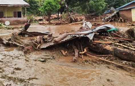 Cinq Infos Dans Le R Tro Inondations En Indon Sie Op Ration Anti My
