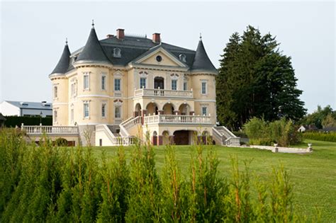 Attraktive wohnhäuser zum kauf für jedes budget, auch von privat! IIM: Verkauf Exklusive Schlossvilla mit Oldtimergaragen