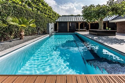 Nah, untuk anda yang tertarik membuat kolam renang minimalis pribadi di rumah. Desain Kolam Renang Untuk Rumah Minimalis | Rumah Idaman