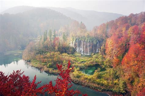 7 Of The Best Fall Foliage Destinations Around The World Dk Us
