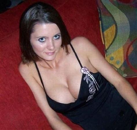 Sexy Cleavage Pics