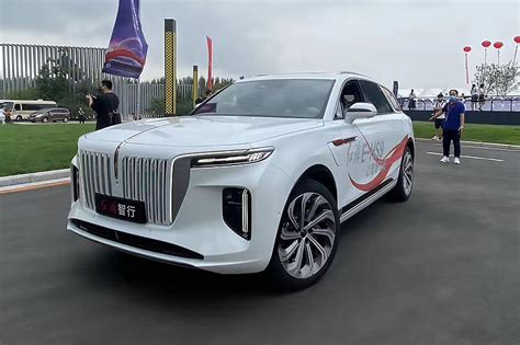 hongqis electric  hs suv  ready   streets  china carscoops
