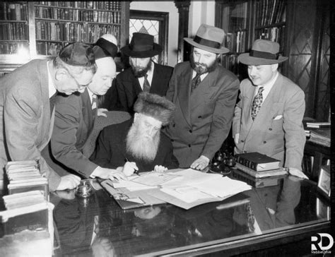 A Picture Of The Rebbe And The Friediker Rebbe Picture Chabad Rabbi