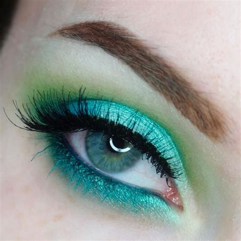 Pin By Batmartha On Dramatic Eyes Turquoise Eye Makeup Turquoise