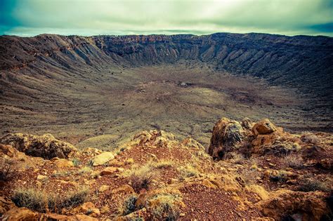 ¡cara De Niña Después De Todo El Cráter De Meteorito Arqueológico