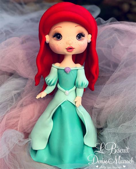 Princesa Ariel Em Biscuit Modelada à Mão Para Topo De Bolo E Enfeite De