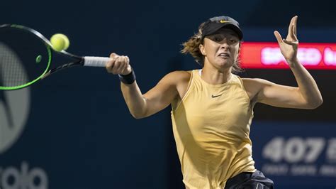 Tennis player from trying to put this fluffy yellow thing between the lines. WTA Toronto: Świątek: Osaka powiedziała, że jestem ...