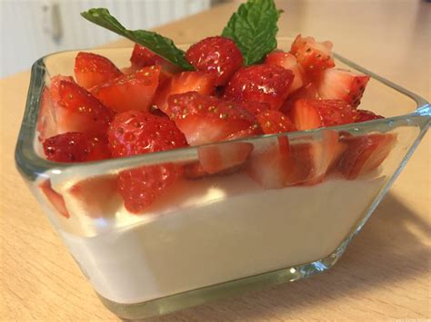 Mascarpone -Sahne- Dessert mit Erdbeeren