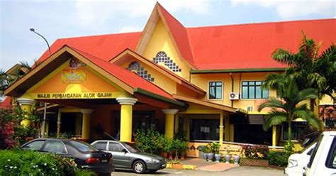 There are five state legislative assembly (dun) in parliament masjid tanah which is kuala linggi, lendu, tanjung bidara, ayer limau and taboh naning. projek melaka maju .....: Alor Gajah...