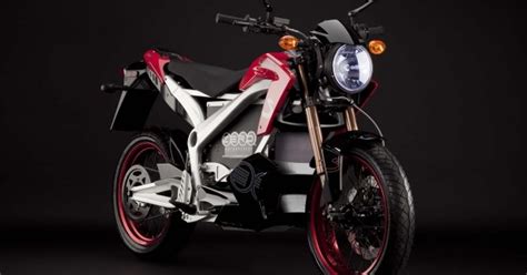 The bike is surprisingly quick and handles very well. Zero S 2011 : streetfighter électrique