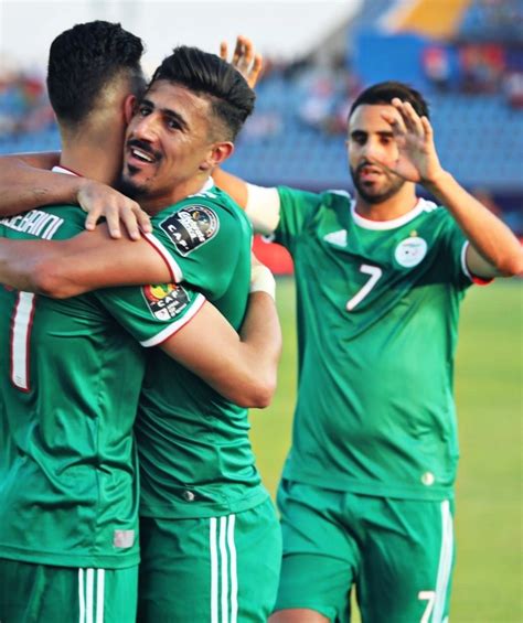 Voir plus d'idées sur le thème algerie foot, alger, drapeau algerie. #BENSEBAINI 🇩🇿 ⚫ Bounedjah 🇩🇿 ⚫ Mahrez 🇩🇿⚫ 🎽⚽🏆🏅 | Algerie ...