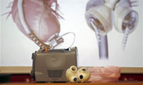 Especialistas Implantan El Primer Corazón Artificial L Rtve