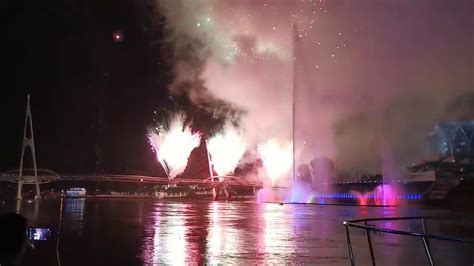 Kuching waterfront water dancing| jambatan darul hana. Pertunjukan BUNGA API DI JAMBATAN DARUL HANA KUCHING 2020 ...