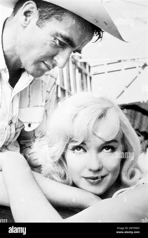Marilyn Monroe Montgomery Clift The Misfits 1961 Stock Photo Alamy