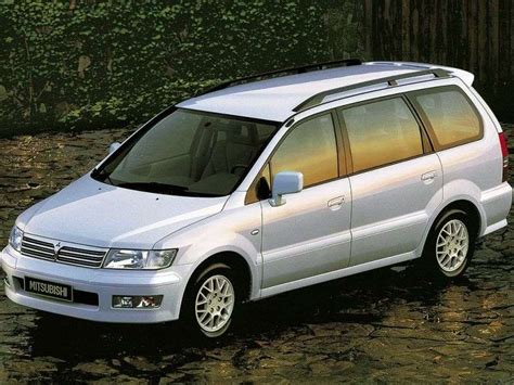Most offer seating for seven or eight people and plenty of room for pets, shopping bags, and sporting equipment. Mitsubishi Space Wagon Typ N50 Minivan 2.4 GDi MT (1998-2000)