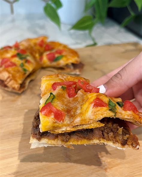 How to Make Mexican Pizza (Taco Bell Copycat) - FeedMi Recipes