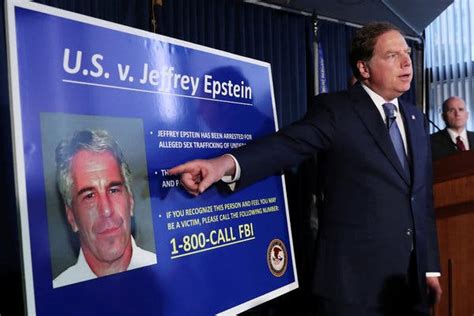 Jeffrey Epstein Case Over 1 000 People Connected To Him In Address Book The New York Times
