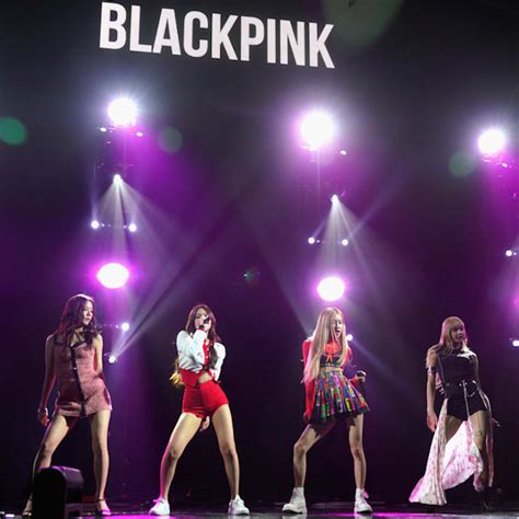 Ariana Grande Se Suma Al Fenómeno Musical Del Pop Coreano Blackpink Foto 4