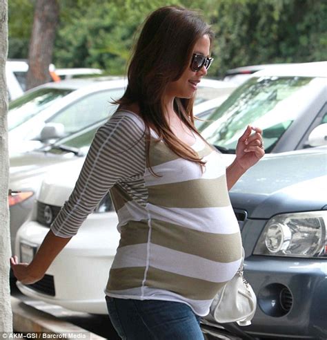 Vanessa Minnillo Indulges Her Pregnancy Cravings With A Visit To A