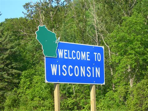 Welcome To Wisconsin Us Hwy 8 At The Menominee River Which Flickr