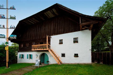 Mit unseren krankenhäusern in freyung und grafenau und dem facharztzentrum an den standorten freyung, grafenau und waldkirchen sind wir heimatnah in einer halben stunde von jedem ort innerhalb des landkreises zu erreichen. Schramlhaus Touristinformation Freyung Heimatmuseum Stadt ...