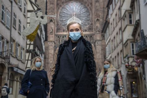 Miss normandie, 23 ans, qui n'était pas dans les favorites, a été couronnée au puy du fou après une soirée d'exception. Strasbourg. Miss Alsace devant la cathédrale avant le ...