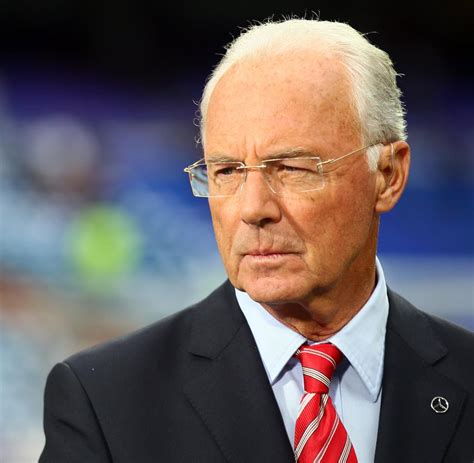 His father worked in the postal services and discouraged him from playing football probably because of the economic condition of the country right after the second world war. Franz Beckenbauer: ARD-Doku - Wie schlimm ist es um ihn ...