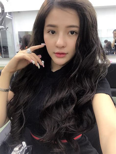 Dường như thấy sự việc này chưa đủ gây sốc, bạn gái lương bằng quang còn phát ngôn giễu cợt dư luận. Ngân 98 lĩnh án phạt nặng sau màn biểu diễn mặc như không ...