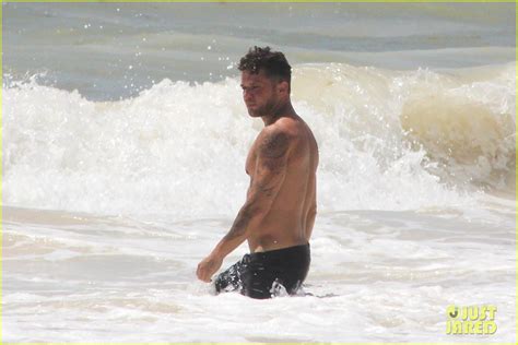 Full Sized Photo Of Ryan Phillippe Showing Off Shirtless Body Again 17