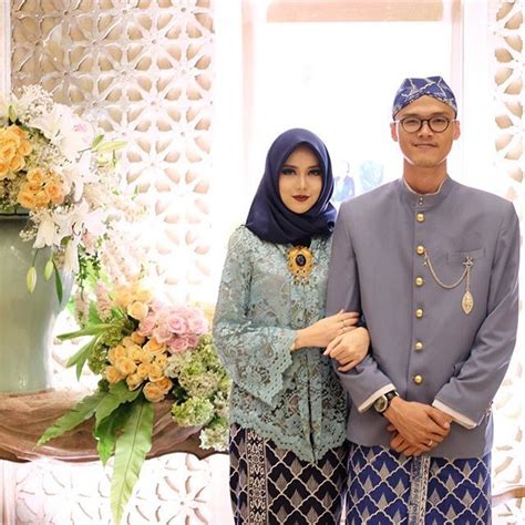 Baju kemeja couple hoki yang bagus bukan, harga sepasang baju kemeja couple hoki ini hanya rp. happy wedding day kak @taniasabrawi & @adbulaziz ️ ...