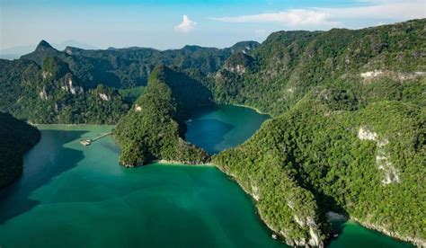 Download kisah jelmaan buaya putih di tasik dayang bunting , langkawi menakutkan pelancong. PANDUAN LENGKAP Senarai Terbaik Tempat Menarik di Langkawi