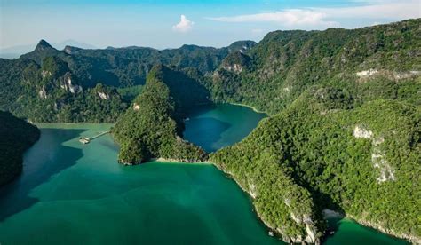 Tasik lagenda ini mempunyai mitos yang tersendiri. PANDUAN LENGKAP Senarai Terbaik Tempat Menarik di Langkawi