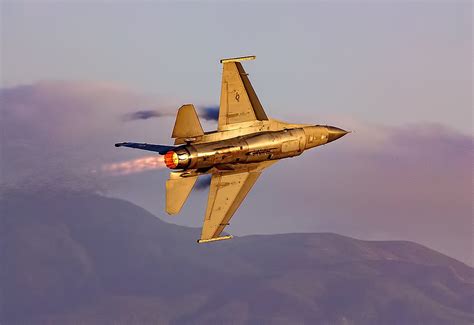 F 16 Full Afterburner