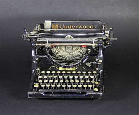 Inquisitor Vintage Underwood Typewriter Current Price £40