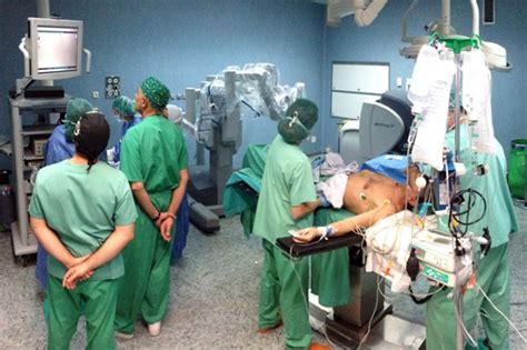 ¿cómo Ha Cambiado La Cirugía Robótica El Campo De La Urología Servicio De Urología Hospital