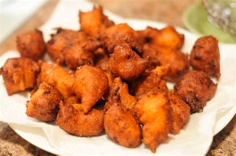 How to make southern hush puppies, perfect with fried seafood. Frying Recipe: Hush Puppies :: The Meatwave