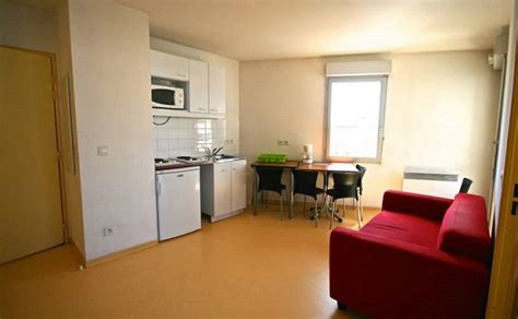 Le logement étudiant n'est pas le point fort de la ville de lyon, où vous devrez débourser un peu moins de 500 € par mois pour un studio. Résidence étudiante Le Valencey Valence