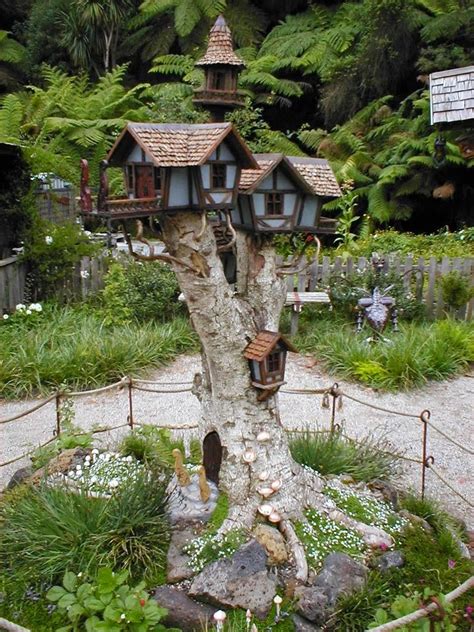 Try your hand at creating your own. 15 Ideas To Decorate Your Garden With These Gorgeous Tree ...