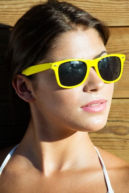 Venta Gafas De Sol Amarillas Mujer En Stock