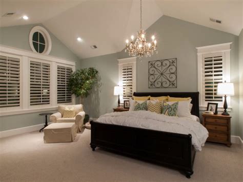 A large and classy master bedroom with a staggering vaulted ceiling with. Smart vaulted bedroom ceiling lighting ideas with classy ...