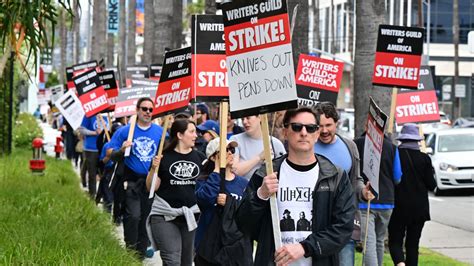 writers strike labor day message strength comes from numbers