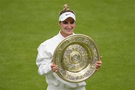 Marketa Vondrousova Becomes Wimbledons First Unseeded Female Champion After Beating Ons Jabeur