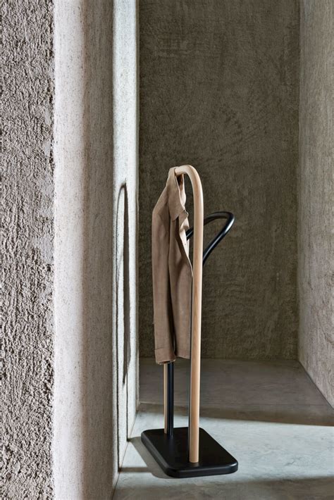 Easy to access, neatly arranged and wrinkle free. Clothes Hanger Stand Dubai - Pagar Rumah